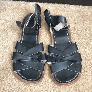 Salt water sandals in black